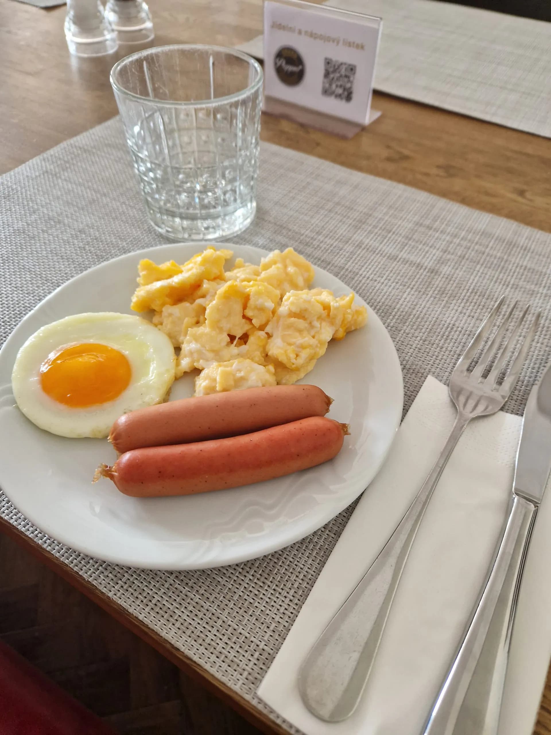 Snídaňový bufet v hotelu U Labutě