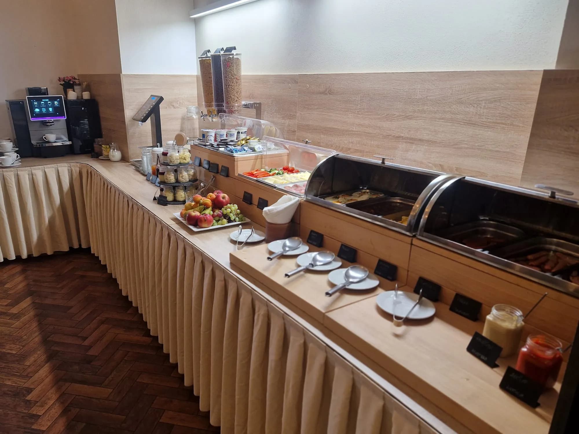 Snídaňový bufet v hotelu U Labutě